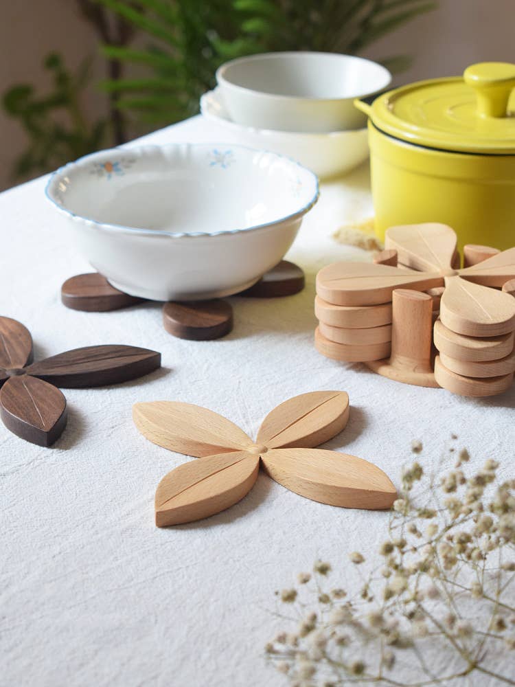 Four Leaves Hand-carved Pot Holder Set