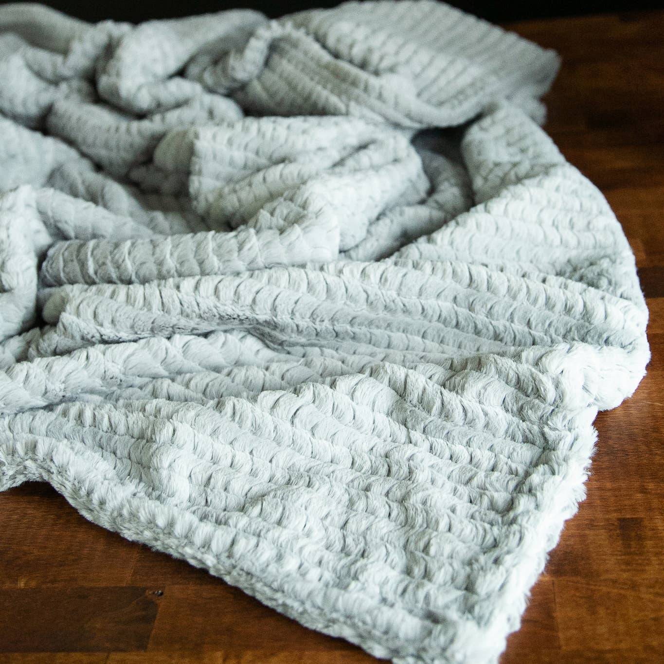 Super Soft Faux Fur Throw Blanket