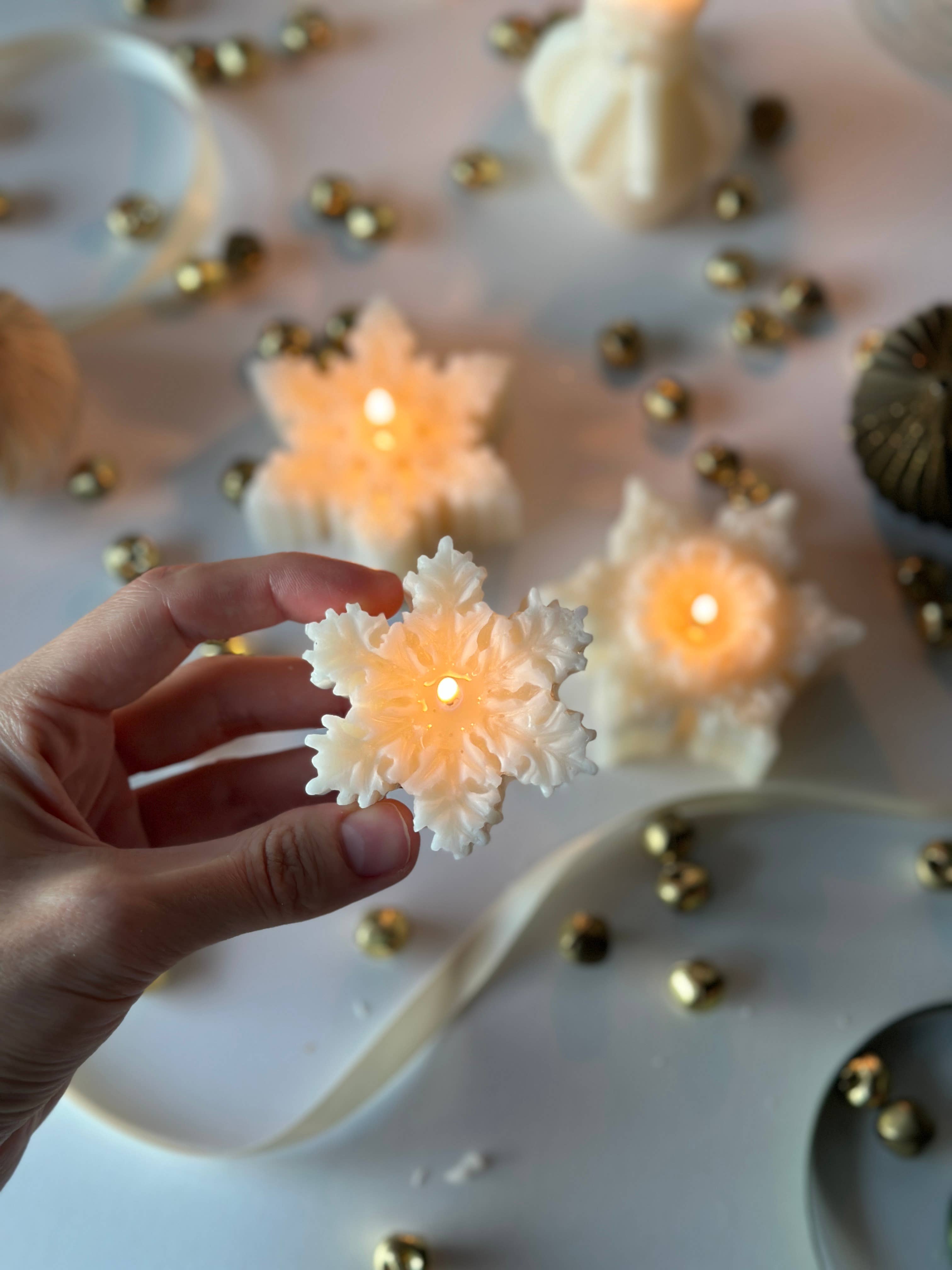 Christmas Snowflake Candles - Thumbnail 3