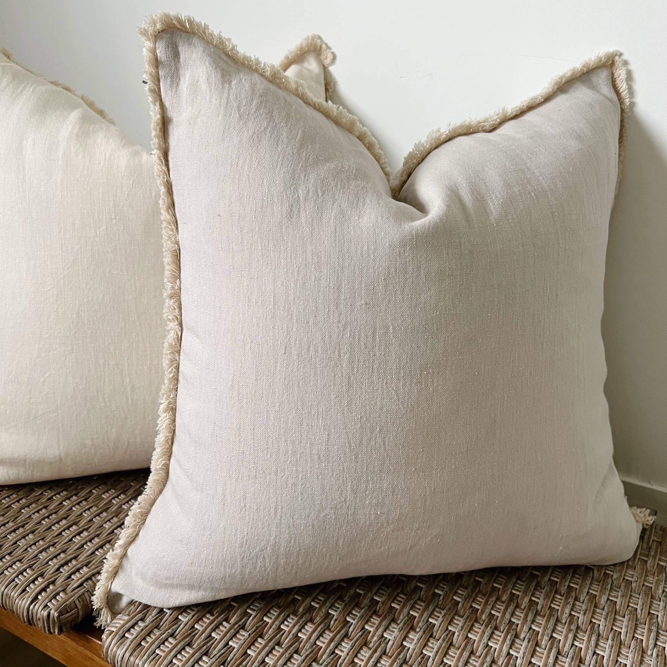 Neutral Linen Pillow - Thumbnail 2