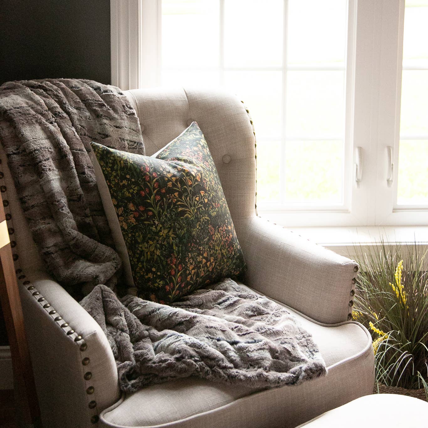 The Amish House Faux Fur Throw Blanket - Thumbnail 4