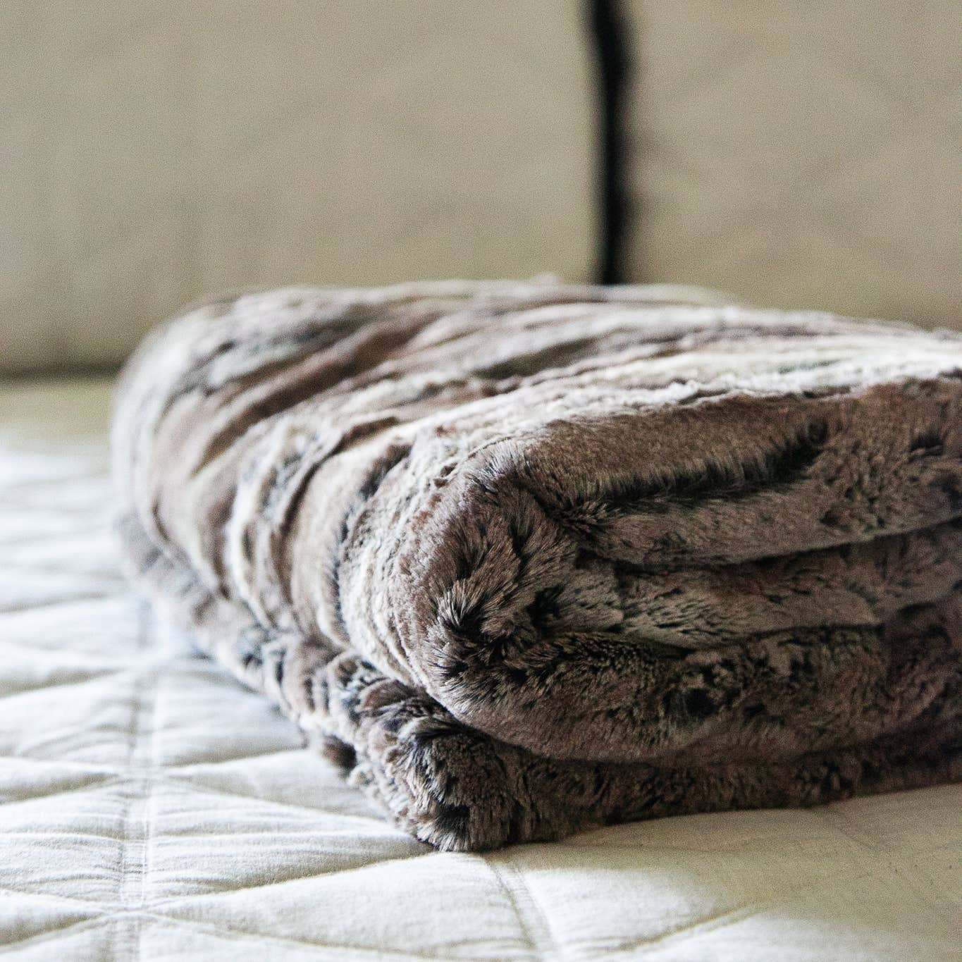 The Amish House Faux Fur Throw Blanket - Thumbnail 3