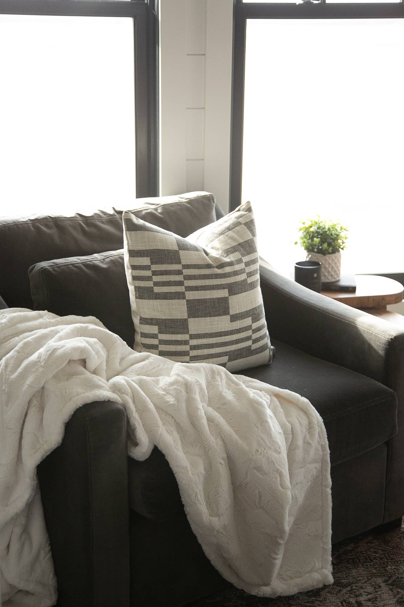The Amish House Faux Fur Throw Blanket - Thumbnail 2