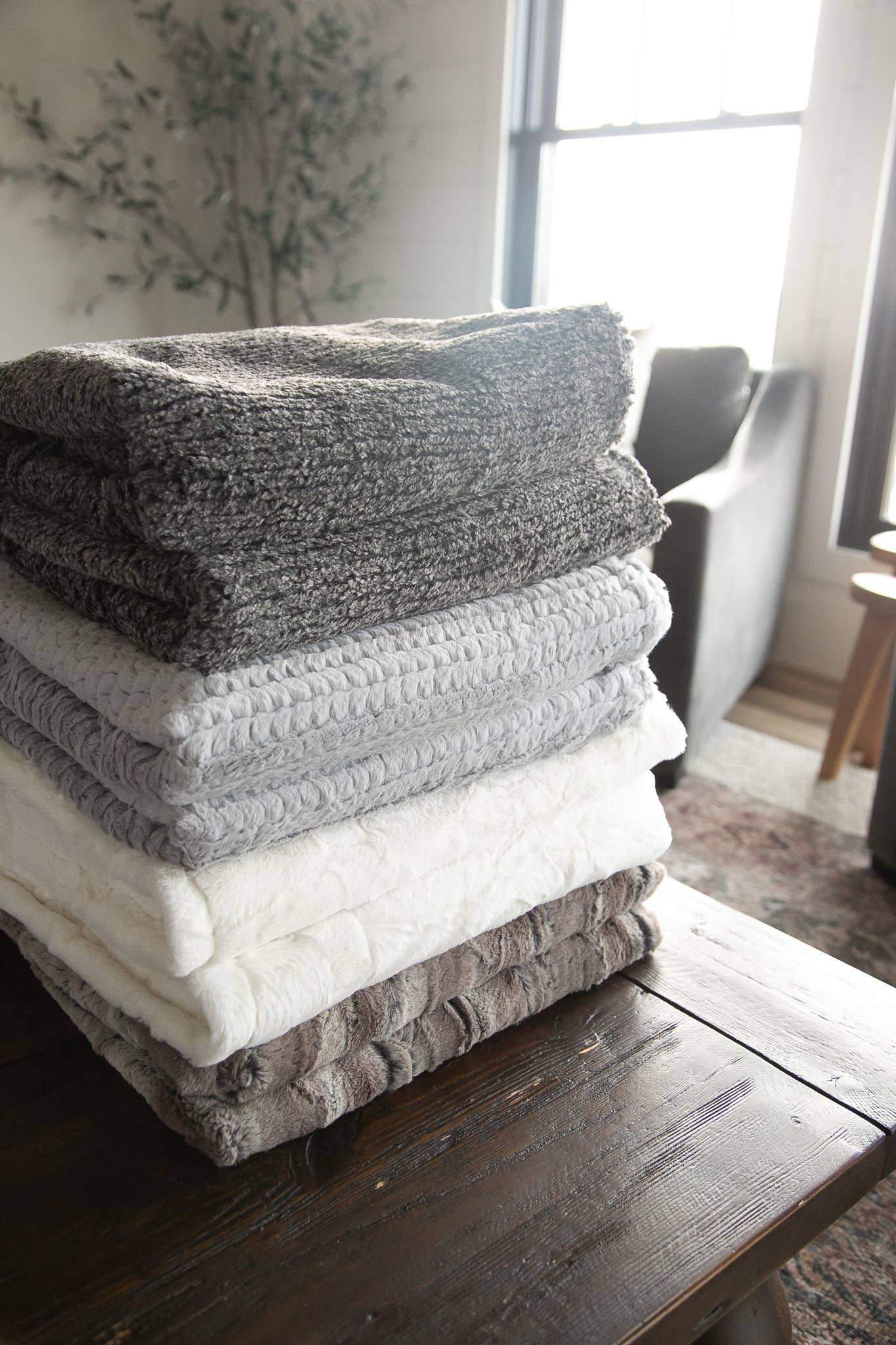 Super Soft Faux Fur Throw Blanket