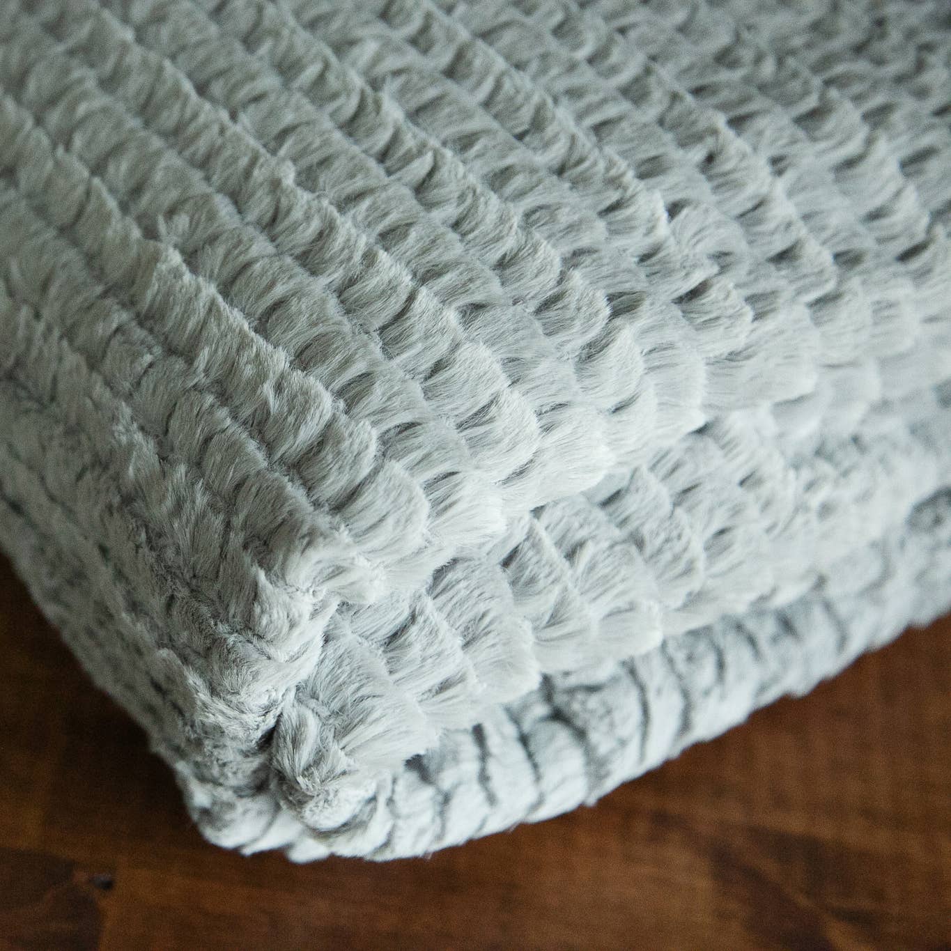 Super Soft Faux Fur Throw Blanket