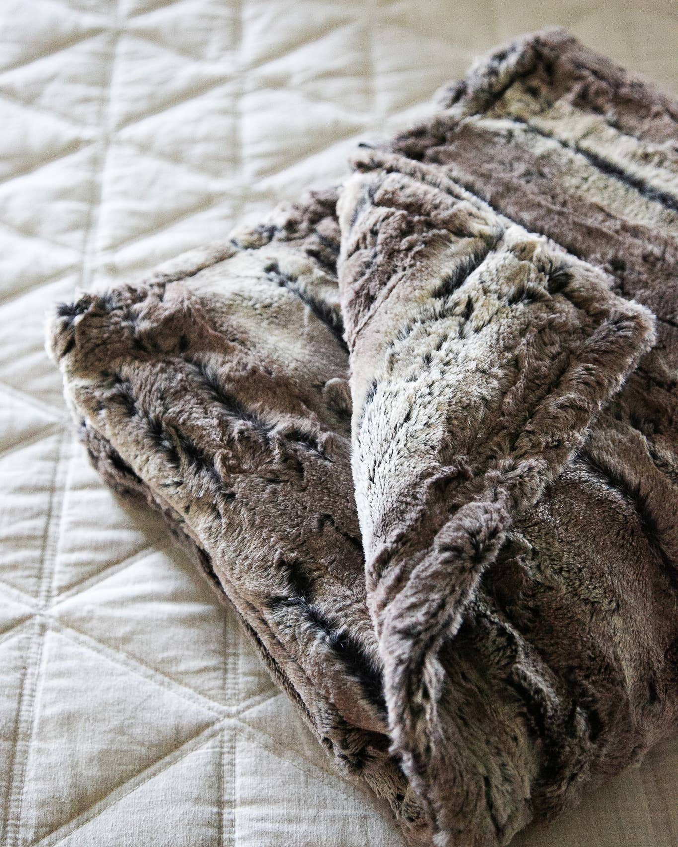 Super Soft Faux Fur Throw Blanket