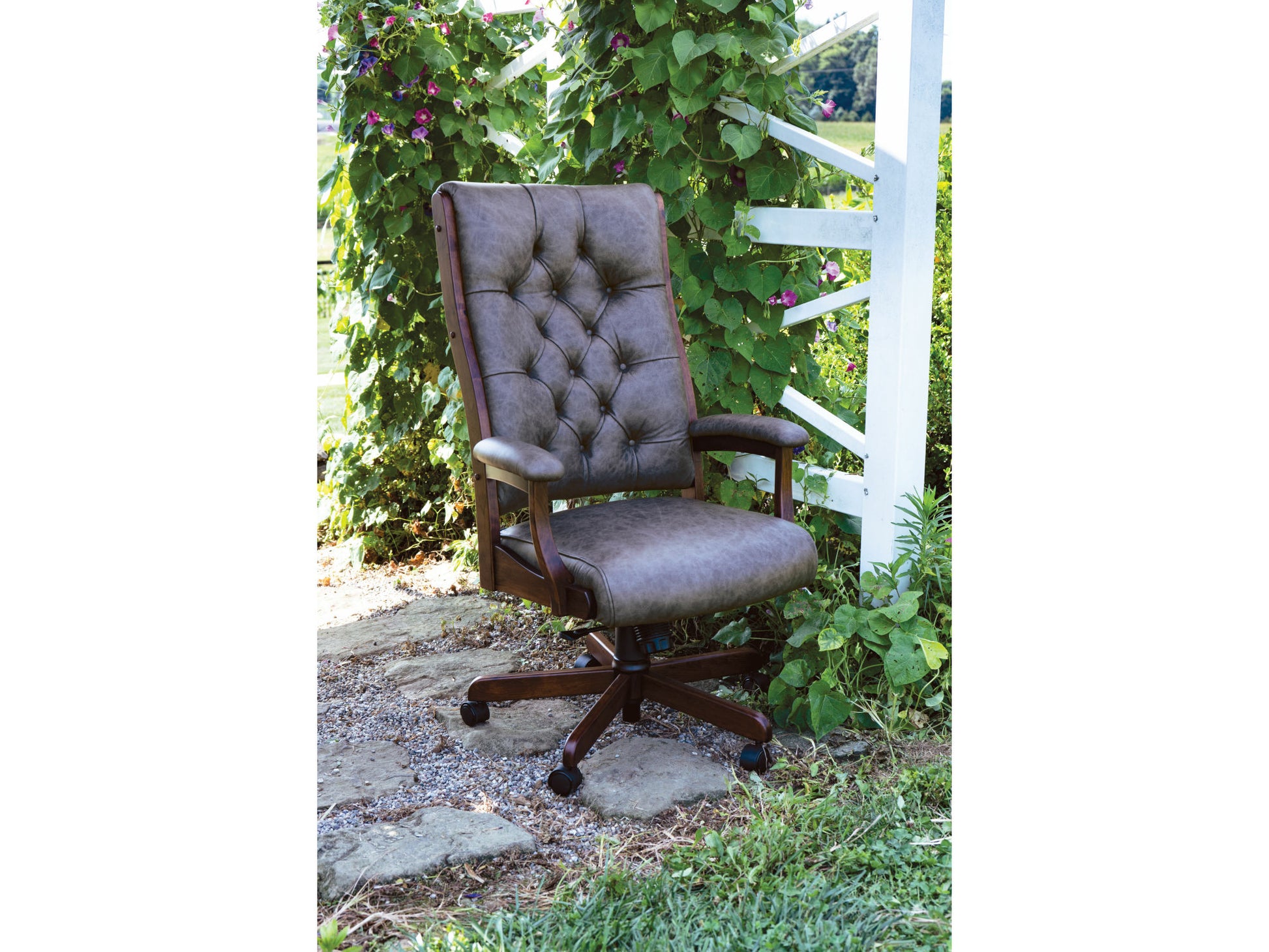 Amish Clark 28" Tufted Executive Chair
